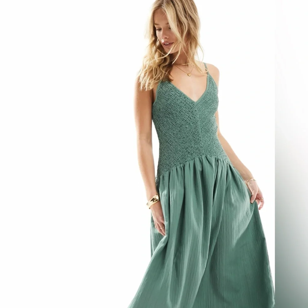 ASOS DESIGN full skirt midi crinkle sundress in green - Picture 2 of 7